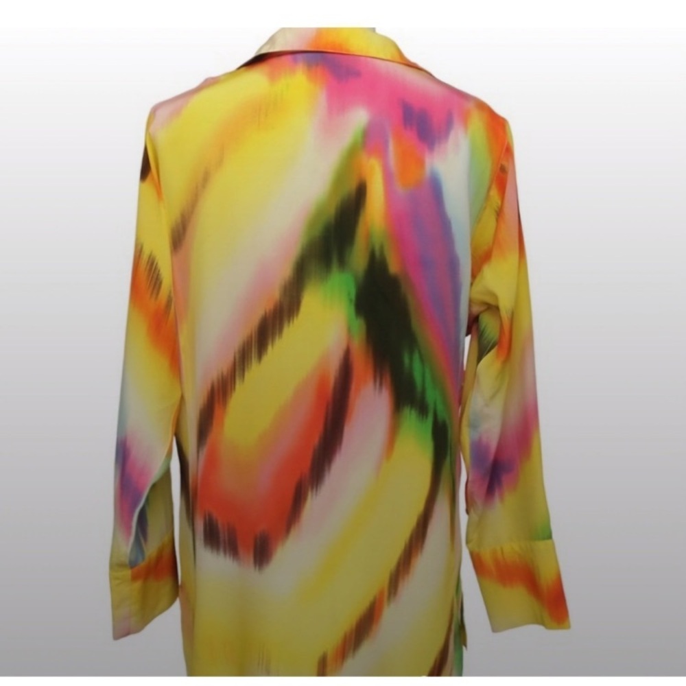 *Authentic* Fendi Blouse. Serial Number Attached. Please verify.👌 - Picture 5 of 10